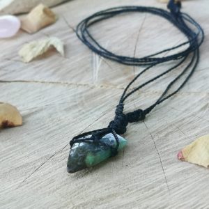 Verižica s kristalom Hrizopras